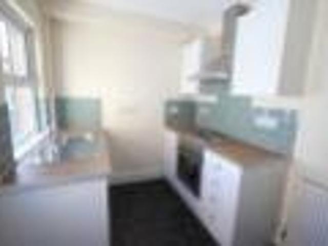 Wood Street, Northants, Kettering. 3 bed terraced house to rent £950 pcm £219 pw