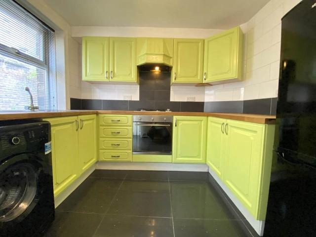 Wood Terrace, Huddersfield HD4 3 bed house to rent £850 pcm £196 pw