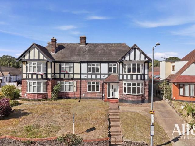 Wood View, Grays RM16, 4 bed semi detached house to rent, £2,000 pcm | PrimeLocation