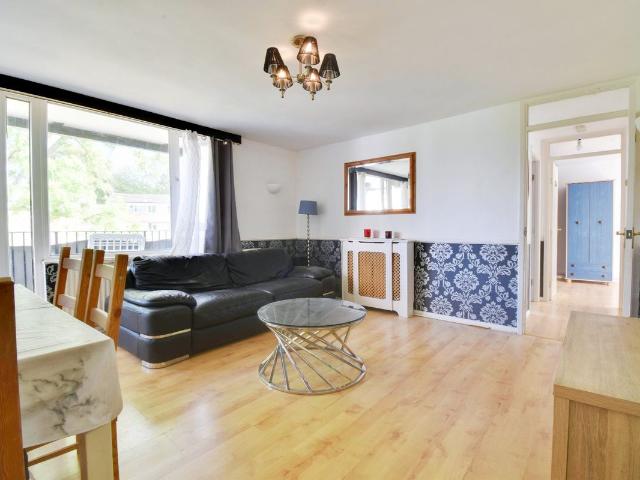 Wood View, Hemel Hempstead, Hertfordshire HP1, 2 bed flat to rent, £1,400 pcm | PrimeLocation