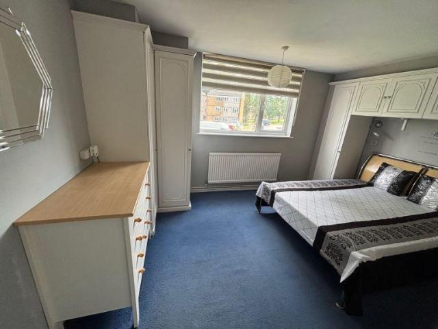 Wood View, Hemel Hempstead HP1 2 bed apartment to rent £1,425 pcm £329 pw