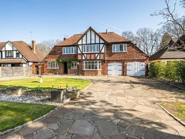 Wood Way, Farnborough Park, Orpington, Kent BR6, 6 bed detached house to rent, £6,000 pcm | PrimeLocation