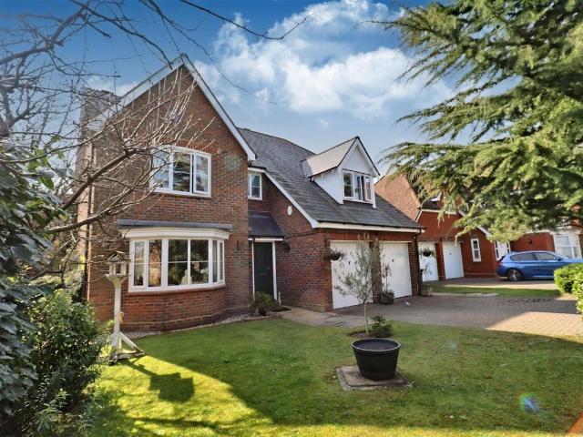 Wood Way, Great Notley, Braintree CM77, 4 bed detached house to rent, £2,500 pcm | PrimeLocation