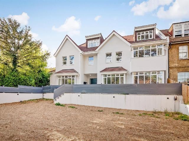 Woodcote Valley Road, Purley CR8, 3 bed flat to rent, £2,450 pcm | PrimeLocation