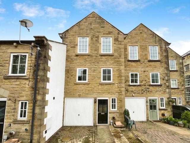 Woodcote Fold, Goose Eye, Oakworth. 5 bed townhouse to rent £1,395 pcm £322 pw