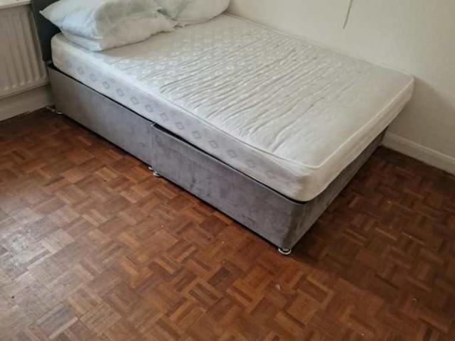 Woodcote Park Avenue, Purley CR8 1 bed in a house share to rent £800 pcm £185 pw