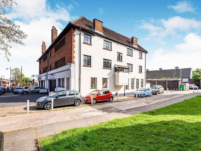 Woodcote Road, Surrey SM6 2 bed flat to rent £1,450 pcm £335 pw