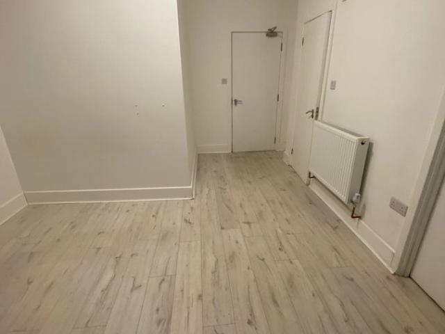 Woodcote Road, Sutton SM6, Studio to rent, £1,225 pcm | PrimeLocation