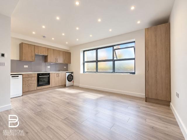 Woodcote Road, Wallington SM6, Studio to rent, £1,375 pcm | PrimeLocation