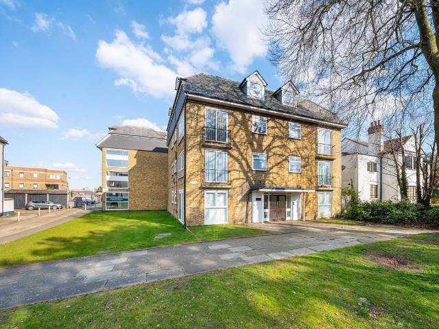 Woodcote Road, Wallington SM6, 3 bed flat to rent, £1,850 pcm | PrimeLocation