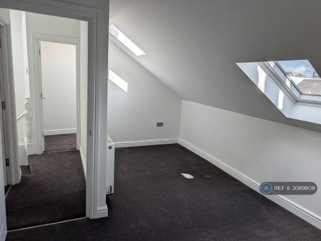 Woodcote Road, Wallington, SM6 3 bed flat to rent £1,950 pcm £450 pw