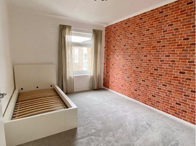 Woodcote Road, Wellington SM6, 2 bed flat to rent, £1,720 pcm | PrimeLocation