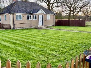 Woodcock Lodge Farm, Newgate, SG13 3 bed bungalow to rent £1,895 pcm £437 pw