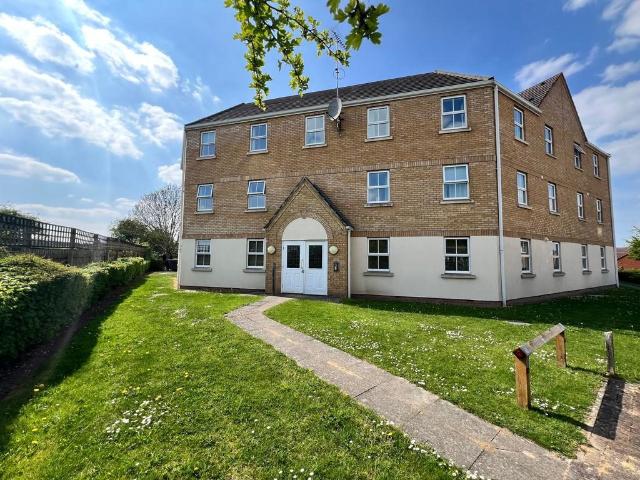 Woodcock Road, Royston SG8 2 bed apartment to rent £1,050 pcm £242 pw