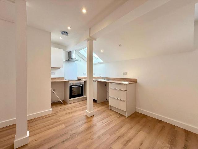 Woodchurch Road, Birkenhead, Merseyside CH42, 1 bed flat to rent, £775 pcm | PrimeLocation