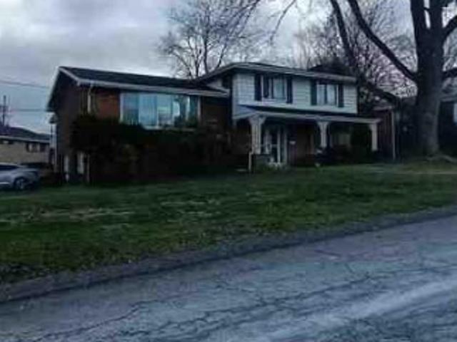 Woodcliffe Dr
