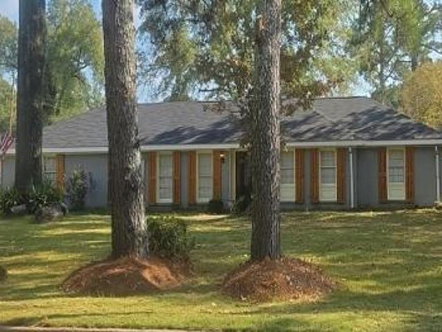 Woodcrest Dr