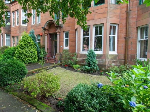 Woodcroft Avenue, Glasgow G11, 2 bed flat to rent, £1,350 pcm | PrimeLocation