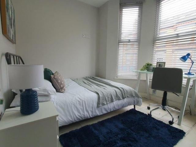 Woodcroft Road 8 bed house share to rent £4,560 pcm £1,052 pw