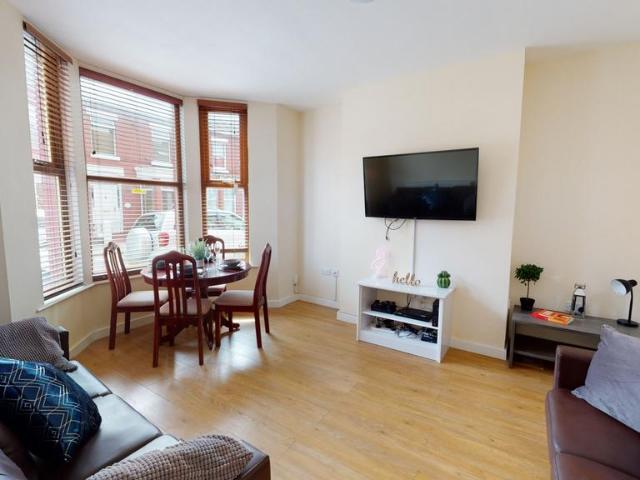 Woodcroft Road, Liverpool L15 4 bed house to rent £2,600 pcm £600 pw