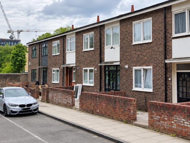 Woodall Close, London E14, 4 bed town house to rent, £3,750 pcm | PrimeLocation
