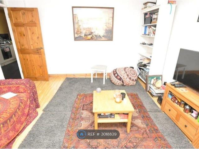 Woodbank, London N4, 1 bed flat to rent, £1,900 pcm | PrimeLocation