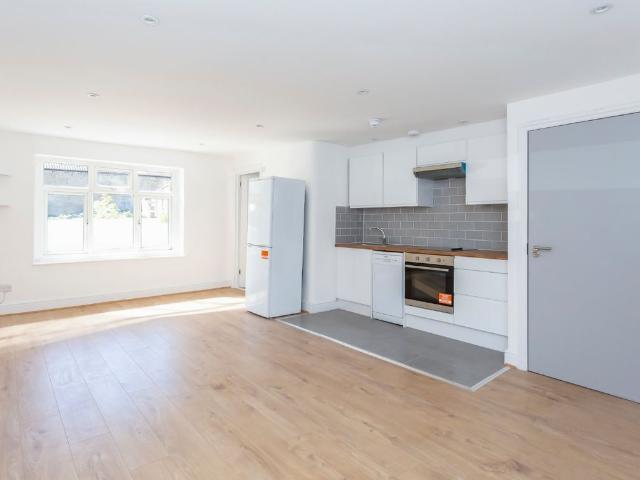 Woodberry Grove, Finsbury Park N4, Studio to rent, £1,525 pcm | PrimeLocation