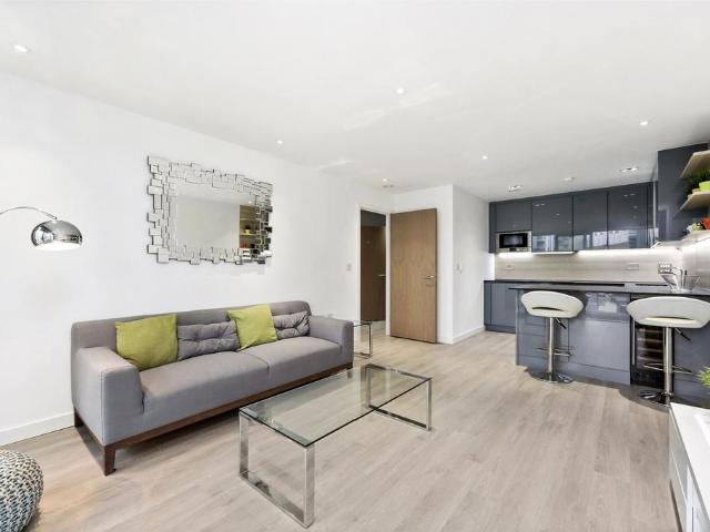 Woodberry Grove London N4 1 bed apartment to rent £2,300 pcm £531 pw