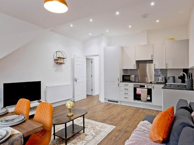 Woodberry Grove, Manor House, London N4, 2 bed flat to rent, £2,800 pcm | PrimeLocation
