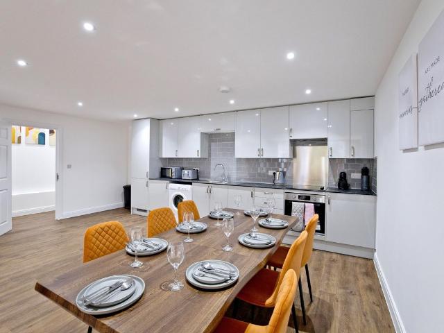 Woodberry Grove N4, 3 bed flat to rent, £3,495 pcm | PrimeLocation