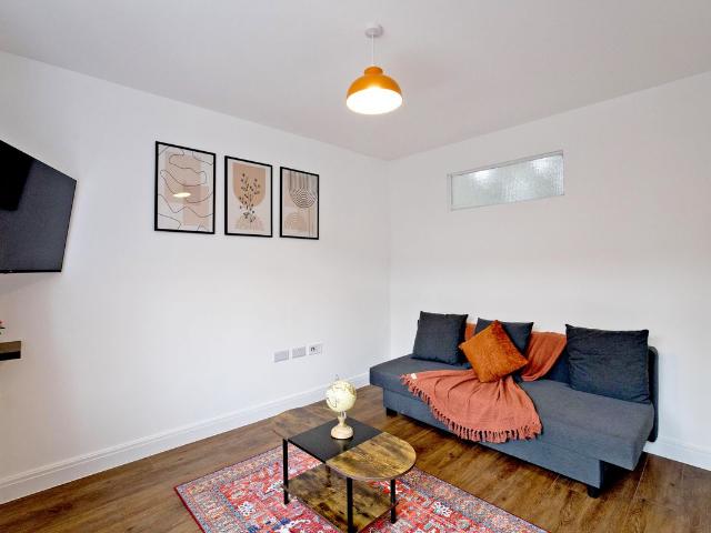 Woodberry Grove N4, 1 bed flat to rent, £2,250 pcm | PrimeLocation