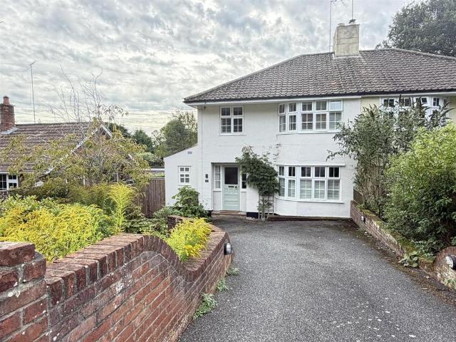 Woodbridge 3 bed semi detached house to rent £1,750 pcm £404 pw