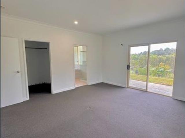 Woodburn 5 bedroom home