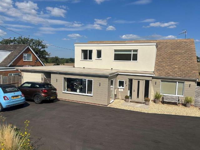 Woodgate Road, Lower Bentley. 5 bed detached house to rent £2,995 pcm £691 pw