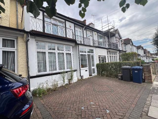 Woodgrange Avenue, London N12, 1 bed property to rent, £1,400 pcm | PrimeLocation