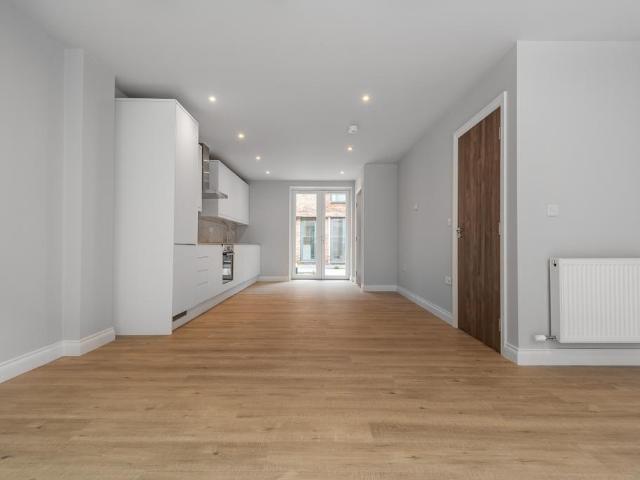 Woodgrange Road, Forest Gate, London, E7 4 bed house to rent £3,500 pcm £808 pw