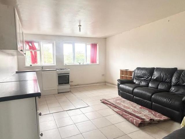 Woodgreen Road, Leicester, LE4 2 bed flat to rent £1,000 pcm £231 pw
