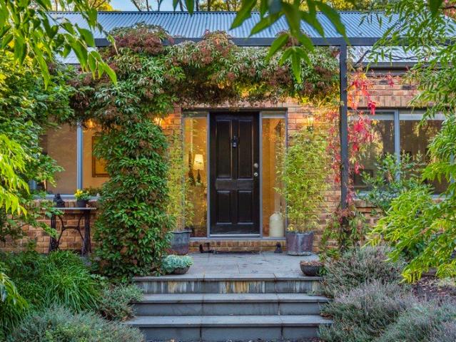 Woodend Country Living: Versatile Home, Studio & Gardens to Enjoy