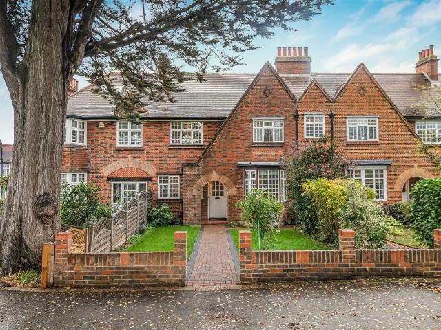 Woodend, Sutton SM1, 3 bed property to rent, £2,500 pcm | PrimeLocation