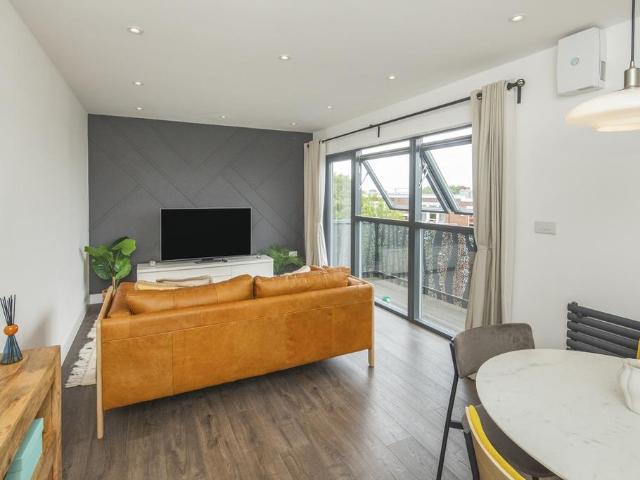 Woodelm Court, Devonshire Road. 2 bed flat to rent £2,400 pcm £554 pw