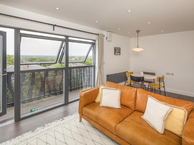 Woodelm Court, Devonshire Road. 2 bed flat to rent £2,300 pcm £531 pw