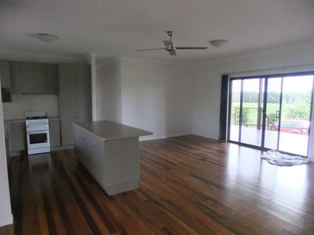 Woodford 3 beds 2 bath 2 car
