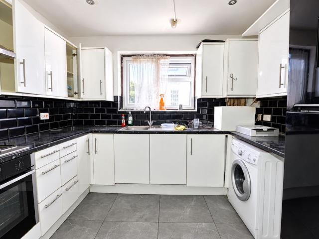 Woodford Avenue, Ilford, Essex IG2, 3 bed maisonette to rent, £2,850 pcm | PrimeLocation