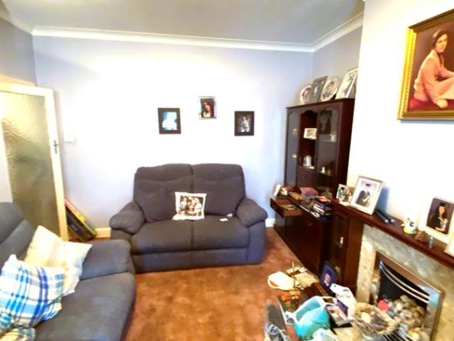 Woodford Avenue, Ilford IG4, 2 bed flat to rent, £1,650 pcm | PrimeLocation
