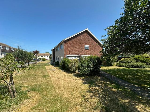 Woodford Court, Birchington, Kent, CT7 3 bed maisonette to rent £1,050 pcm £242 pw