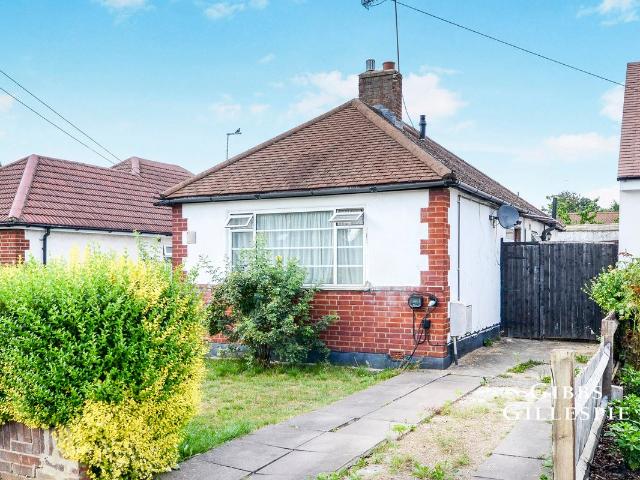 Woodford Crescent, Pinner HA5, 3 bed bungalow to rent, £2,250 pcm | PrimeLocation