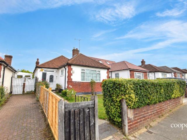 Woodford Crescent, Pinner HA5, 3 bed detached bungalow to rent, £2,100 pcm | PrimeLocation