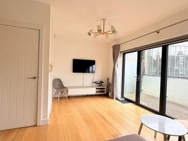 Woodford Green IG8, Property for rent