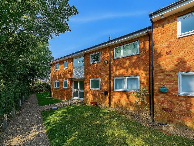 Woodford New Road, London E18, 1 bed flat to rent, £1,400 pcm | PrimeLocation
