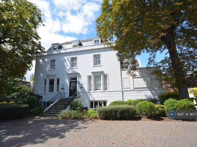 Woodford Road, London, E18 2 bed flat to rent £2,295 pcm £530 pw